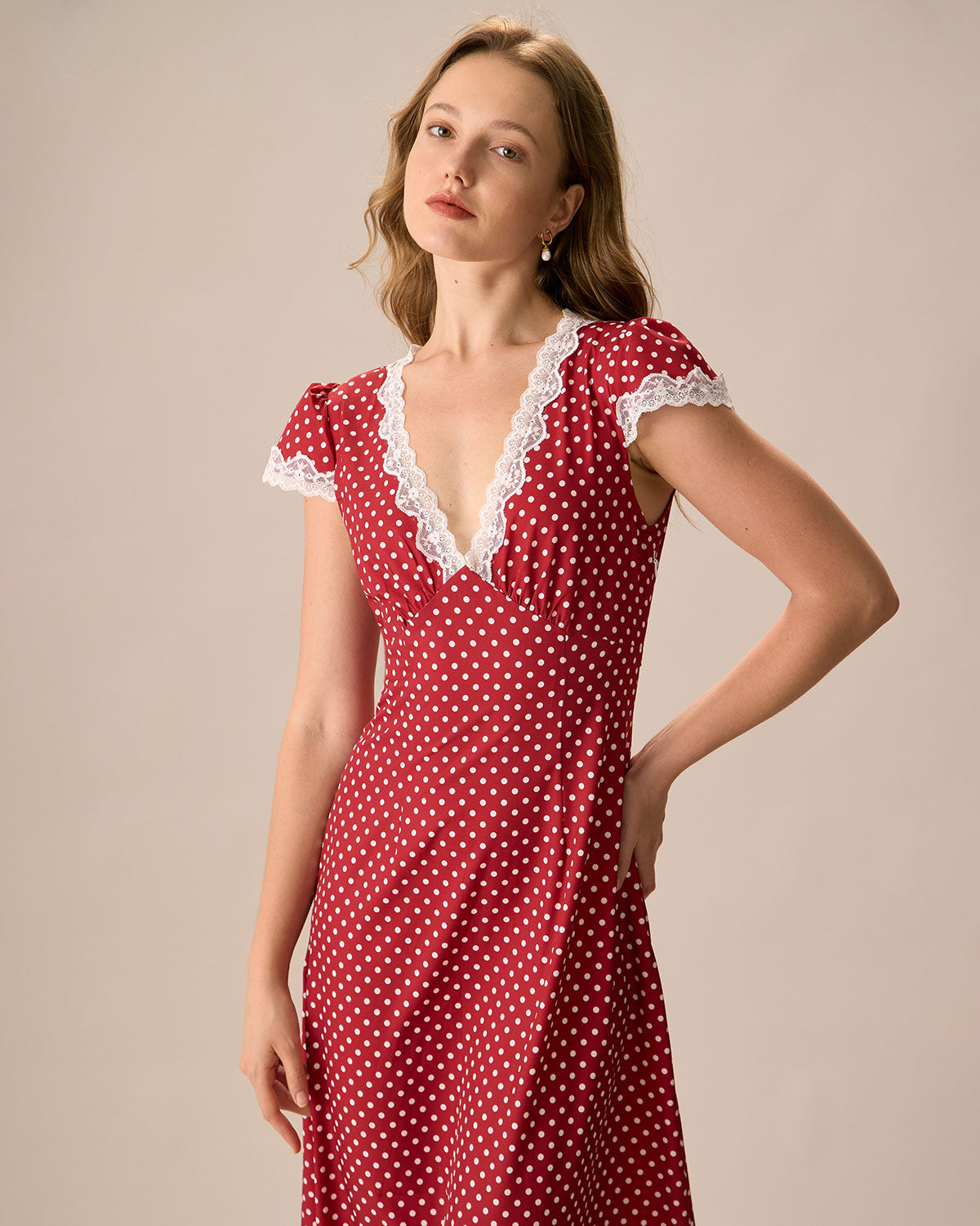 Clara | Robe Maxi Rouge à Pois et Dentelle
