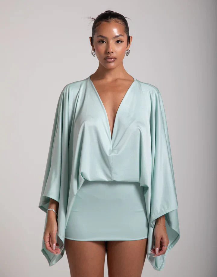 Dalíah | Robe Mini Satinée & Décolleté Profond