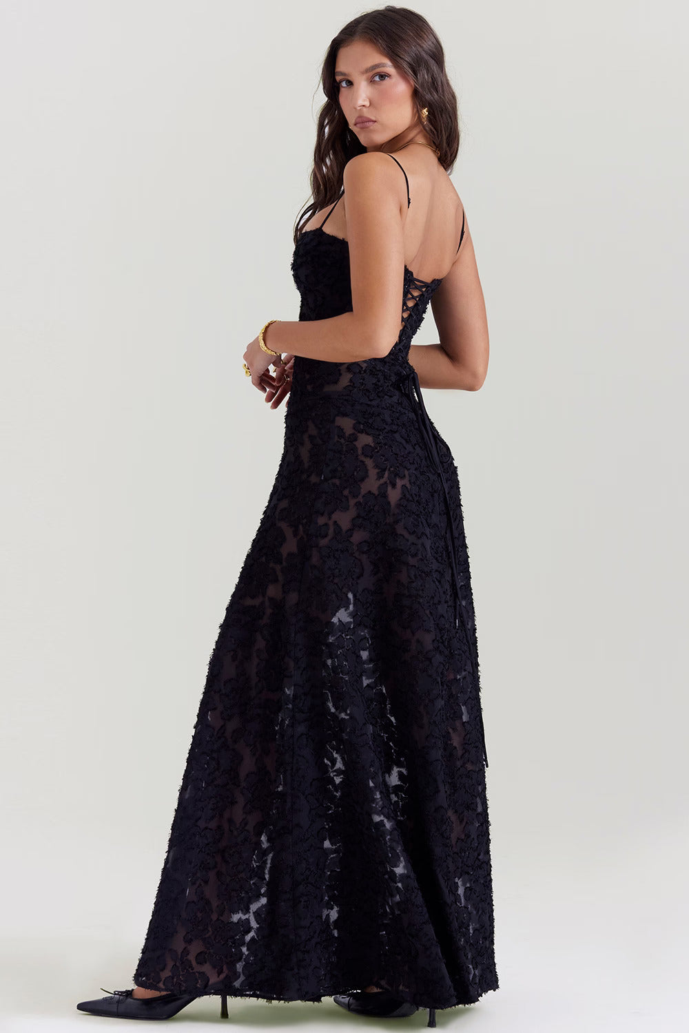 Liv | Robe Transparente & Élégance Sombre