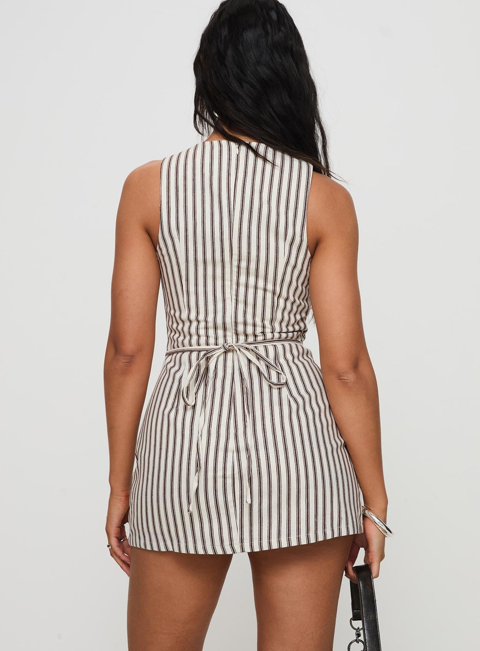 Alexia | Robe Courte Structurée & Attitude Parisienne