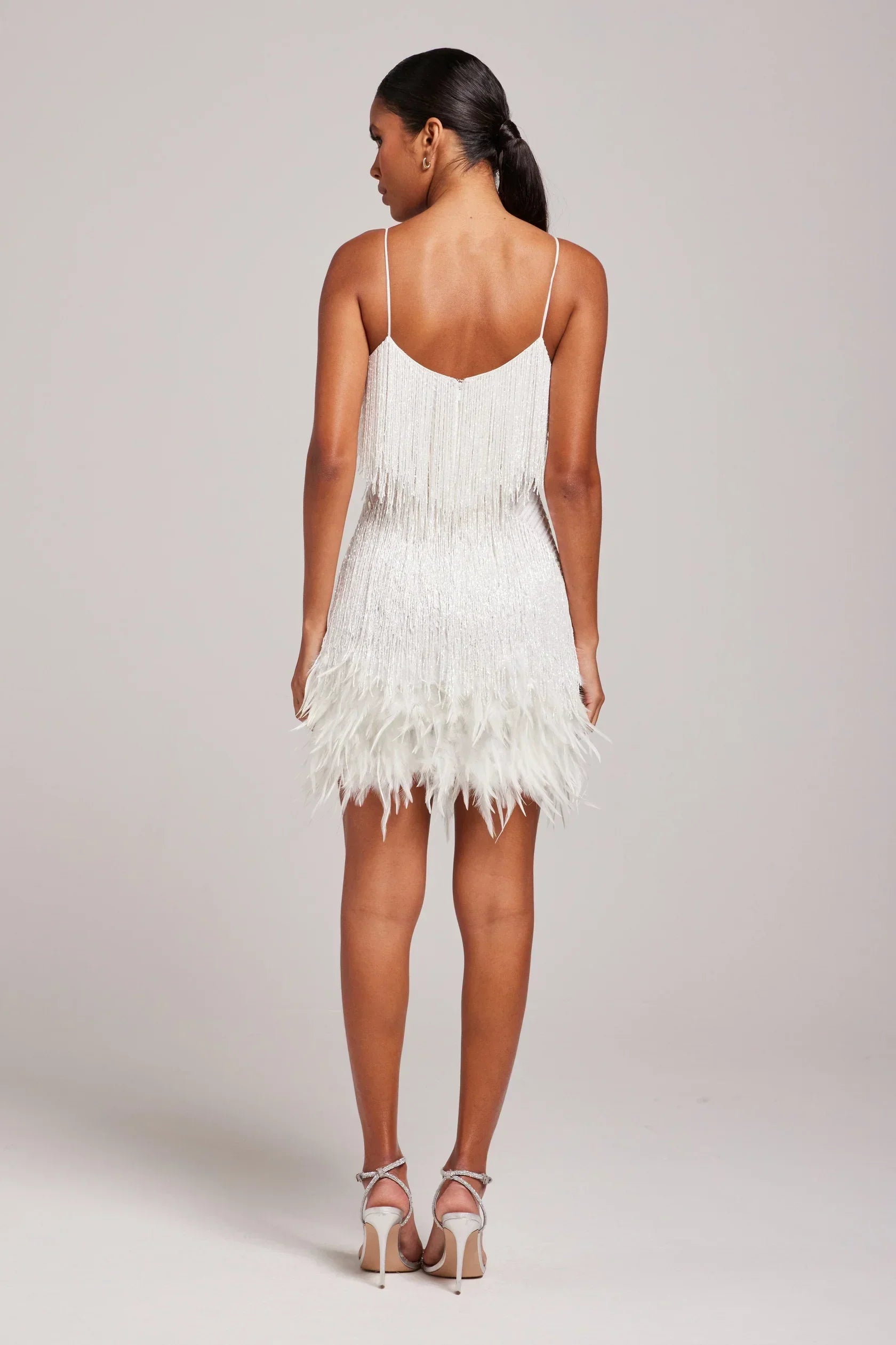 Élina | Robe Brillante & Effet Plumes