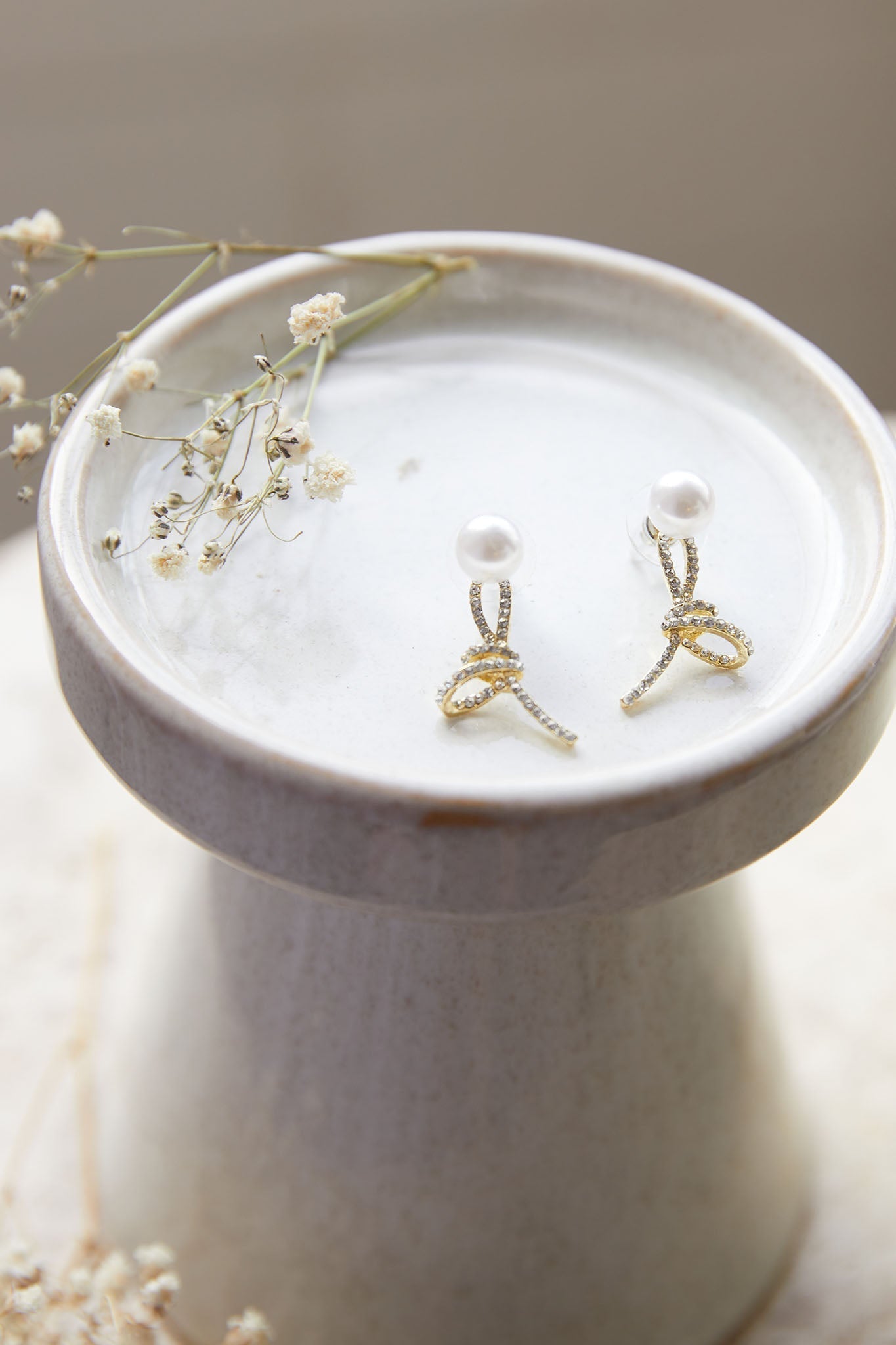 Boucles d'oreilles en perles Knot Carrie en cristal doré