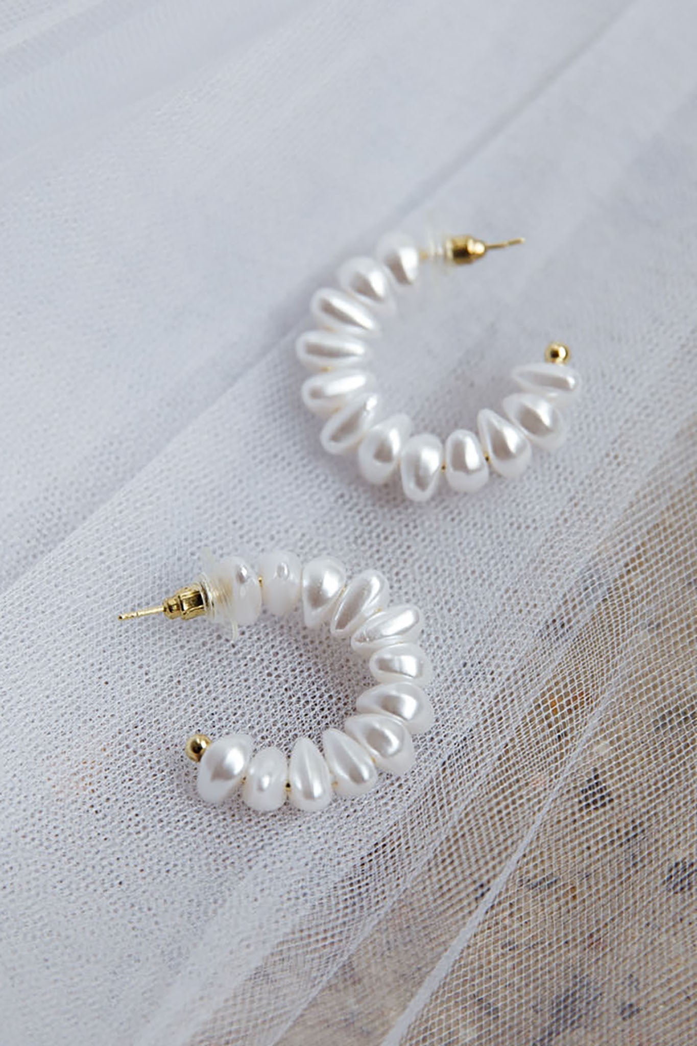 Boucles d'oreilles créoles en perles dorées