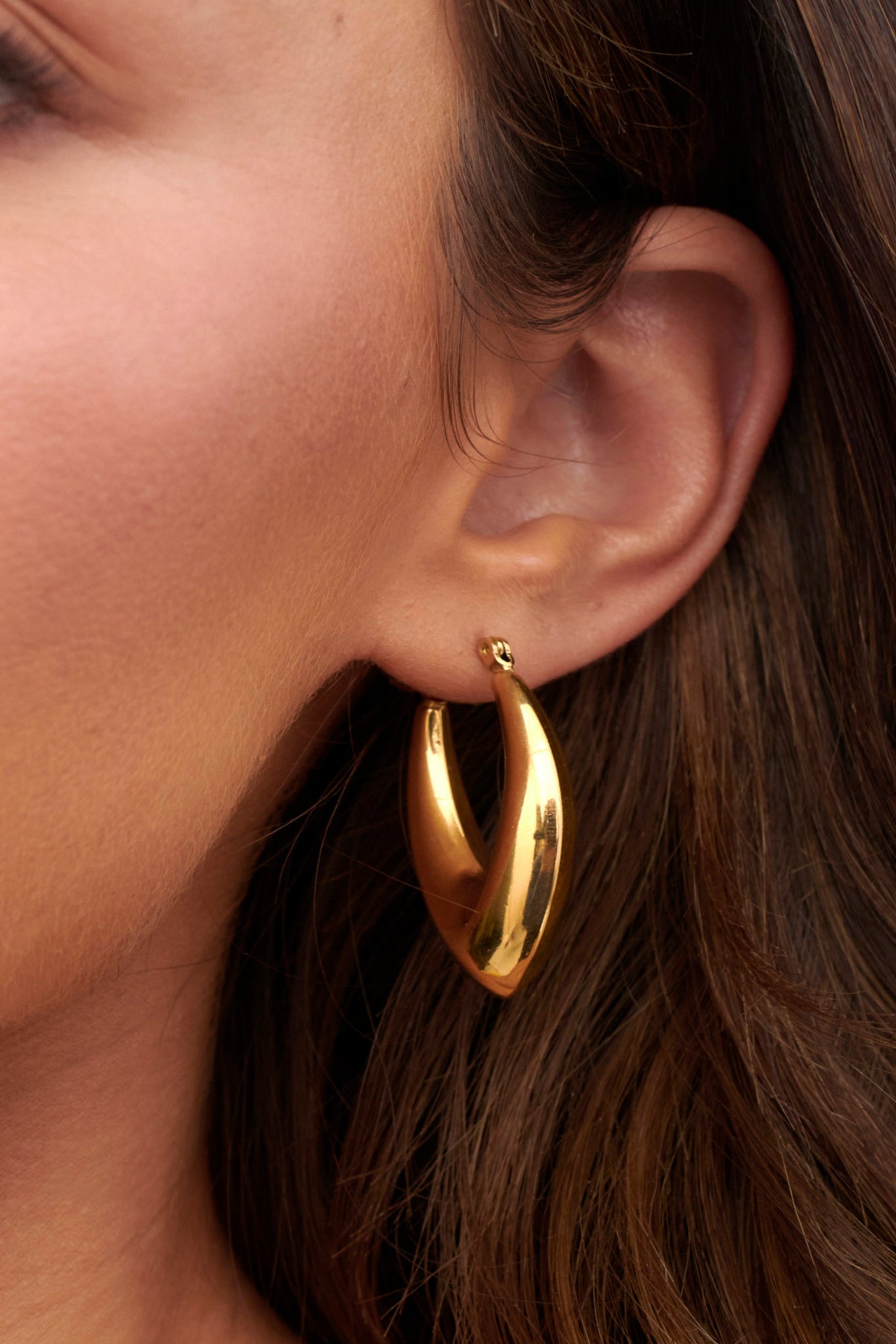 Boucles d'oreilles Huggie Oval Sun Drop en or