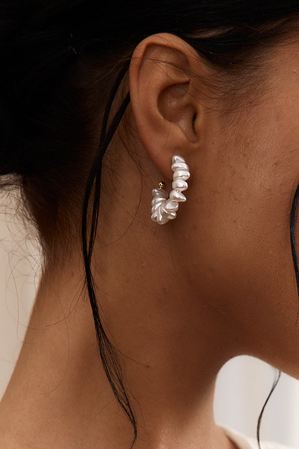 Boucles d'oreilles créoles en perles baroques Ohana en or