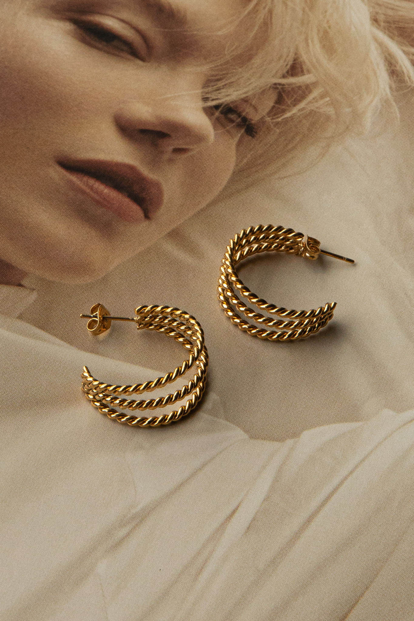 Boucles d'oreilles créoles ouvertes triples San Francisco en or