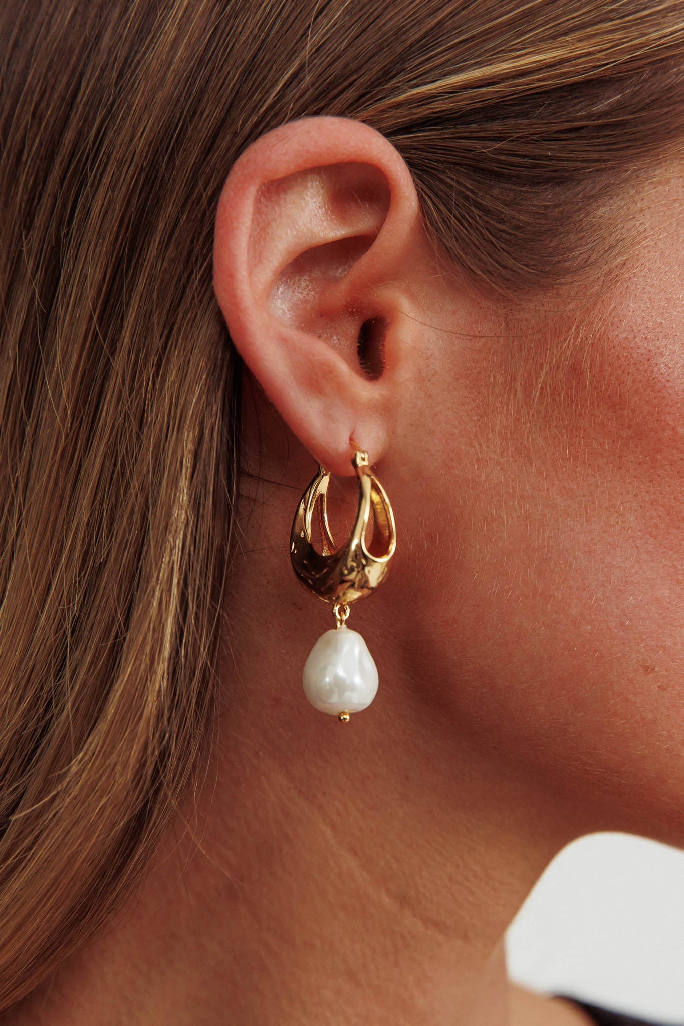 Boucles d'oreilles goutte en perles de sérotonine en or