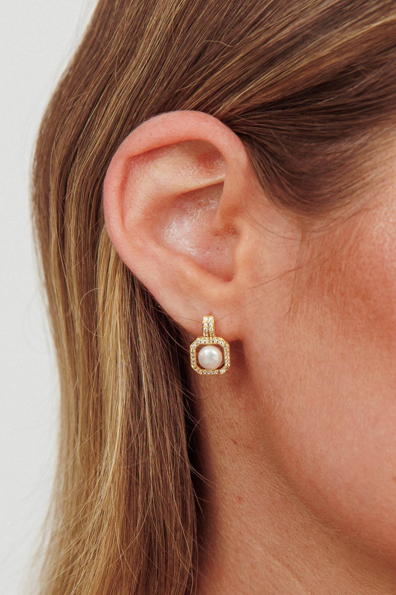 Boucles d'oreilles pendantes en zircon cubique et perles d'eau douce or