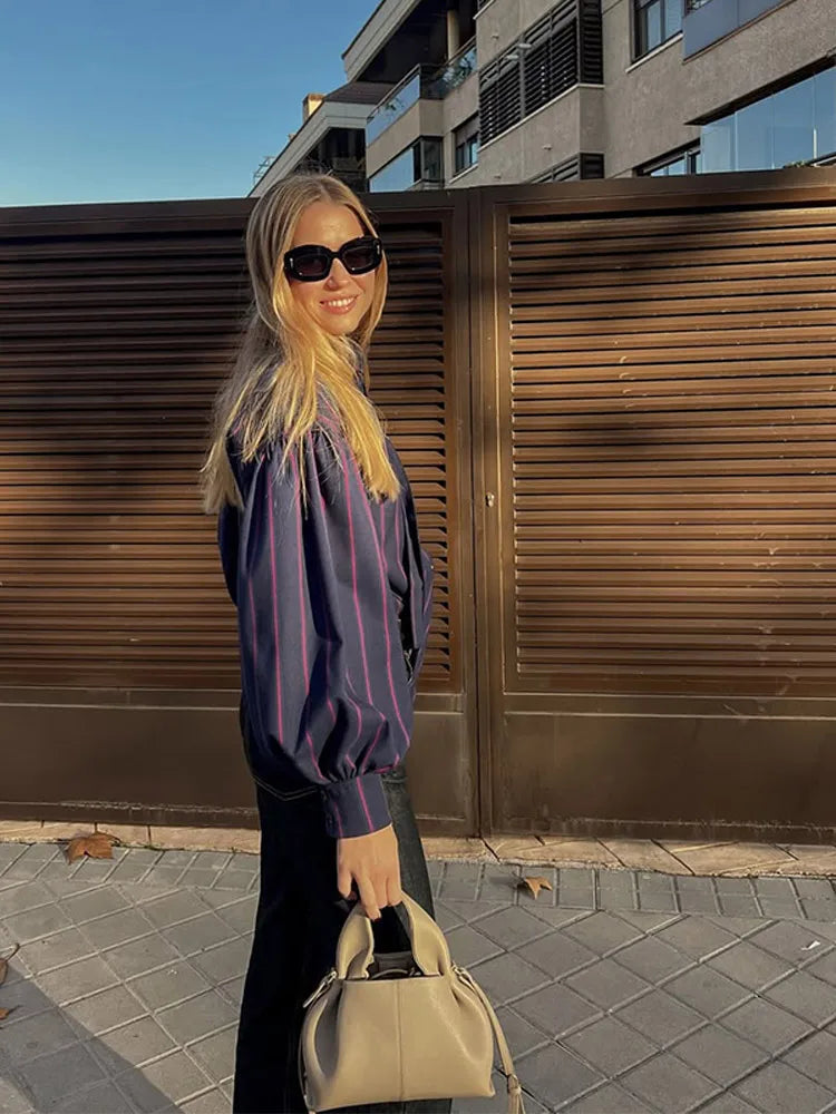 Élise | Chemise Rayée à Nœud et Col Montant