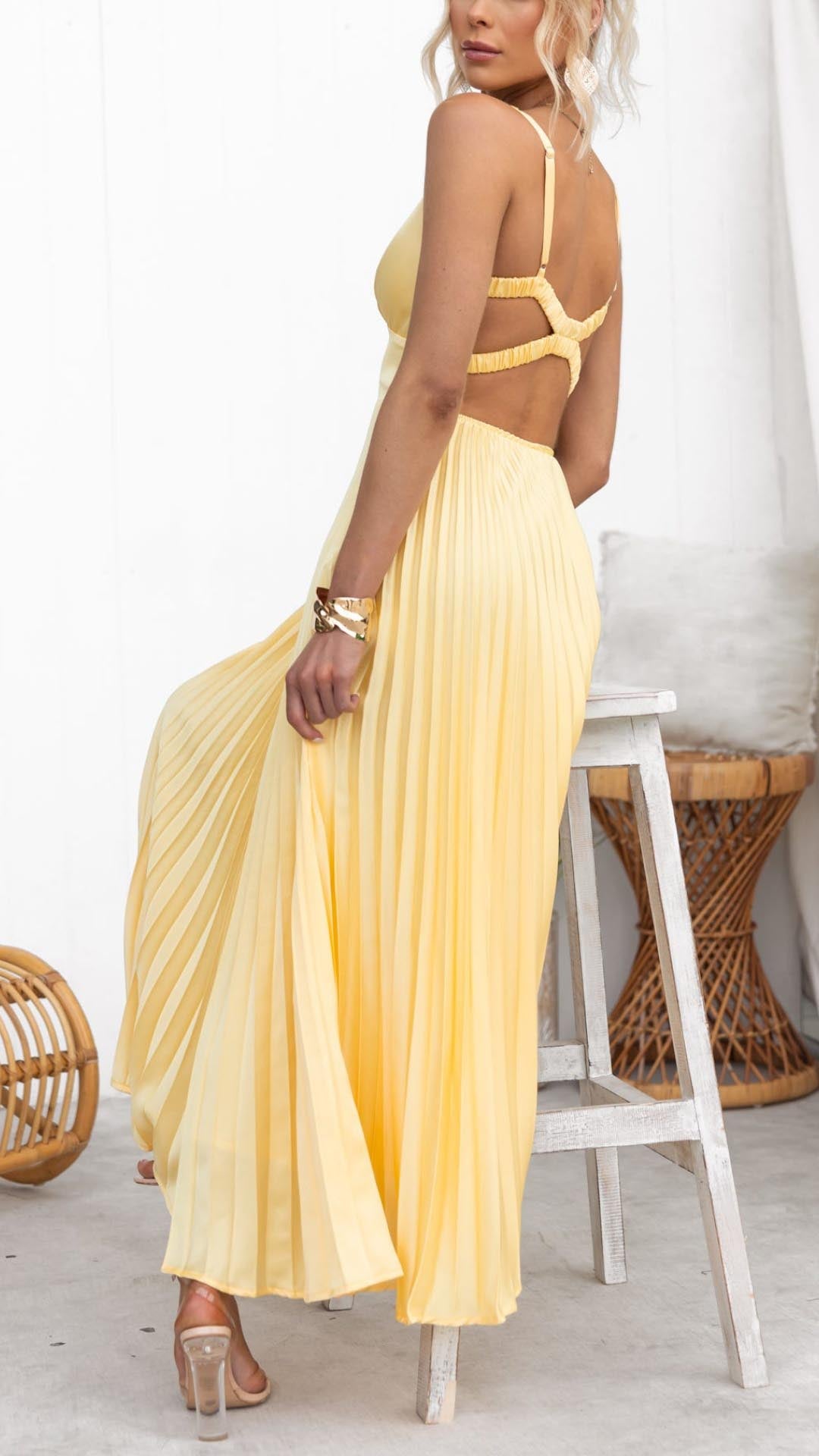 Aby - Gelbes Plissiertes V-Ausschnitt Maxikleid