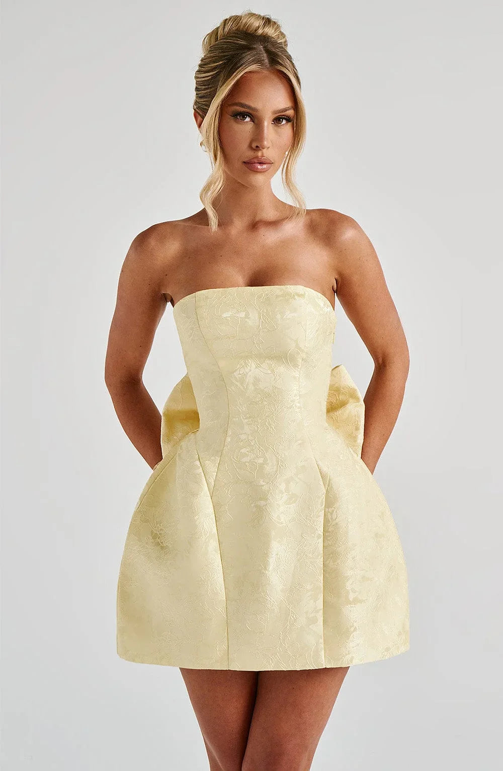 Elara | Robe Mini Chic & Silhouette Sublimée