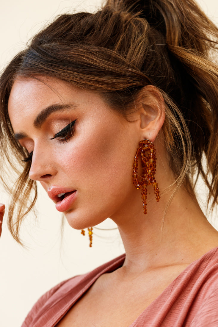 Boucles d'oreilles à nœud perlé Flora Tan