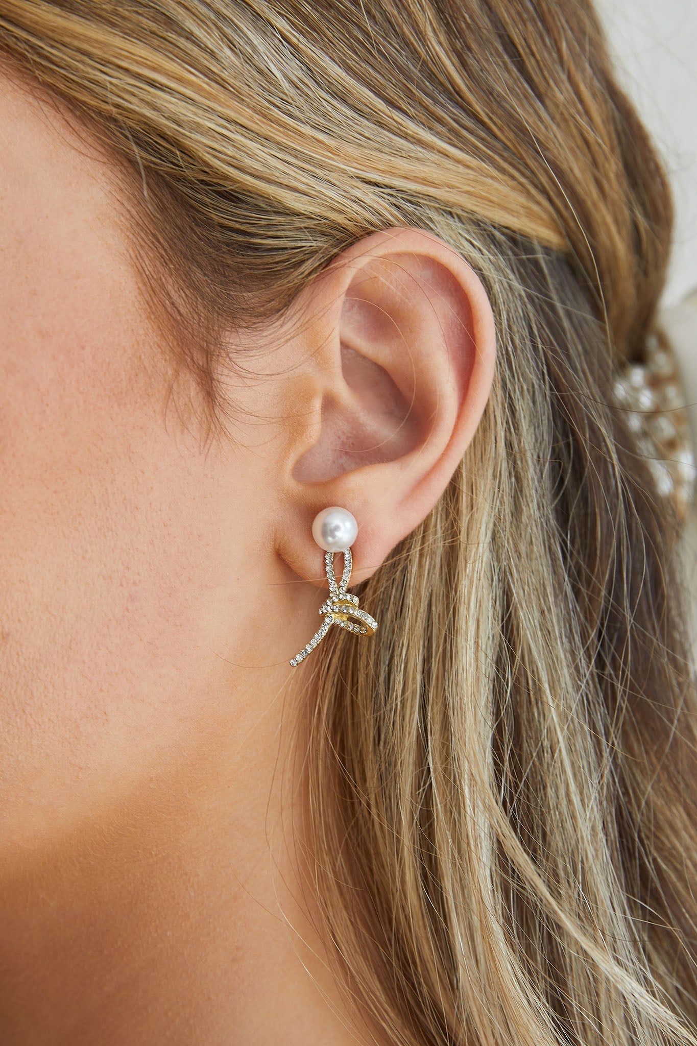 Boucles d'oreilles en perles Knot Carrie en cristal doré