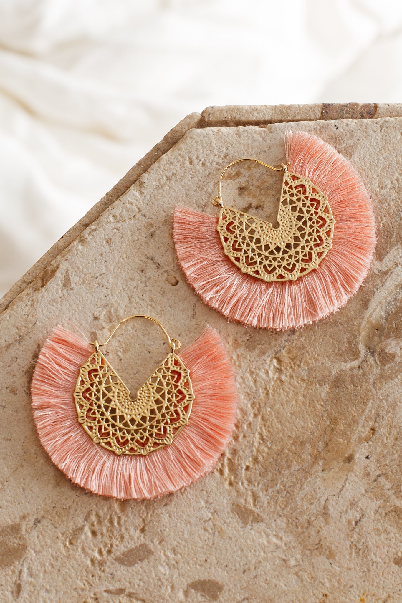 Boucles d'oreilles à franges en filigrane doré de Bali Rose