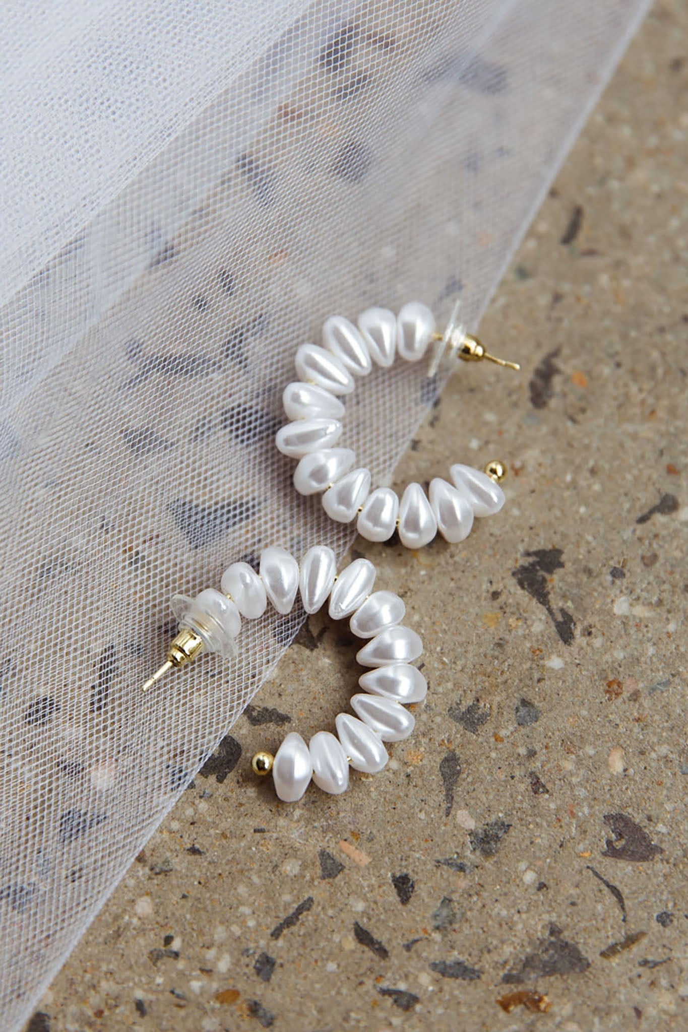 Boucles d'oreilles créoles en perles dorées