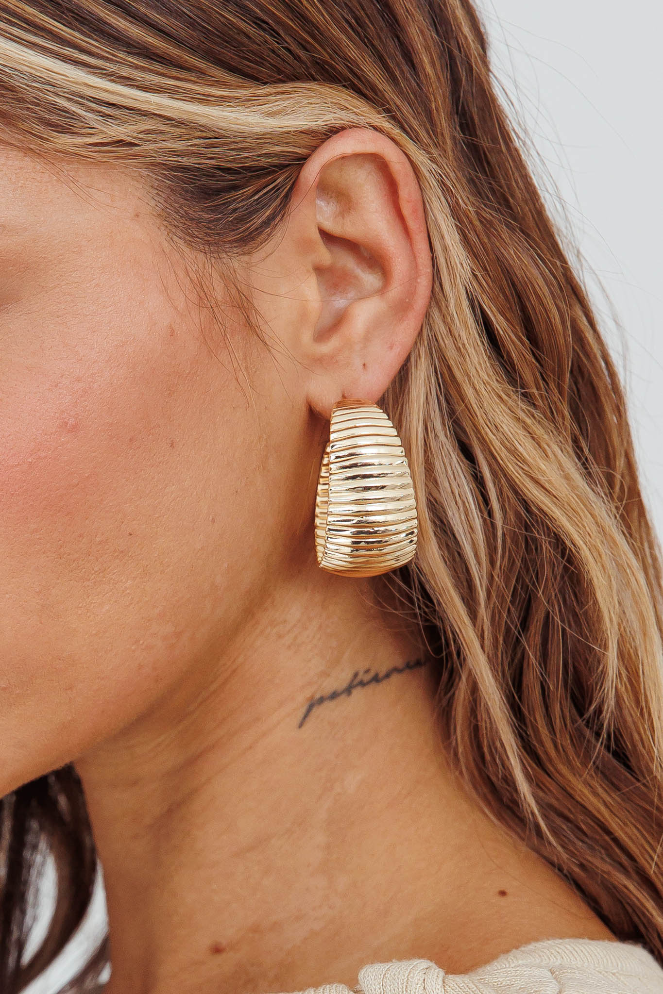 Boucles d'oreilles créoles ribbed Laureen en or