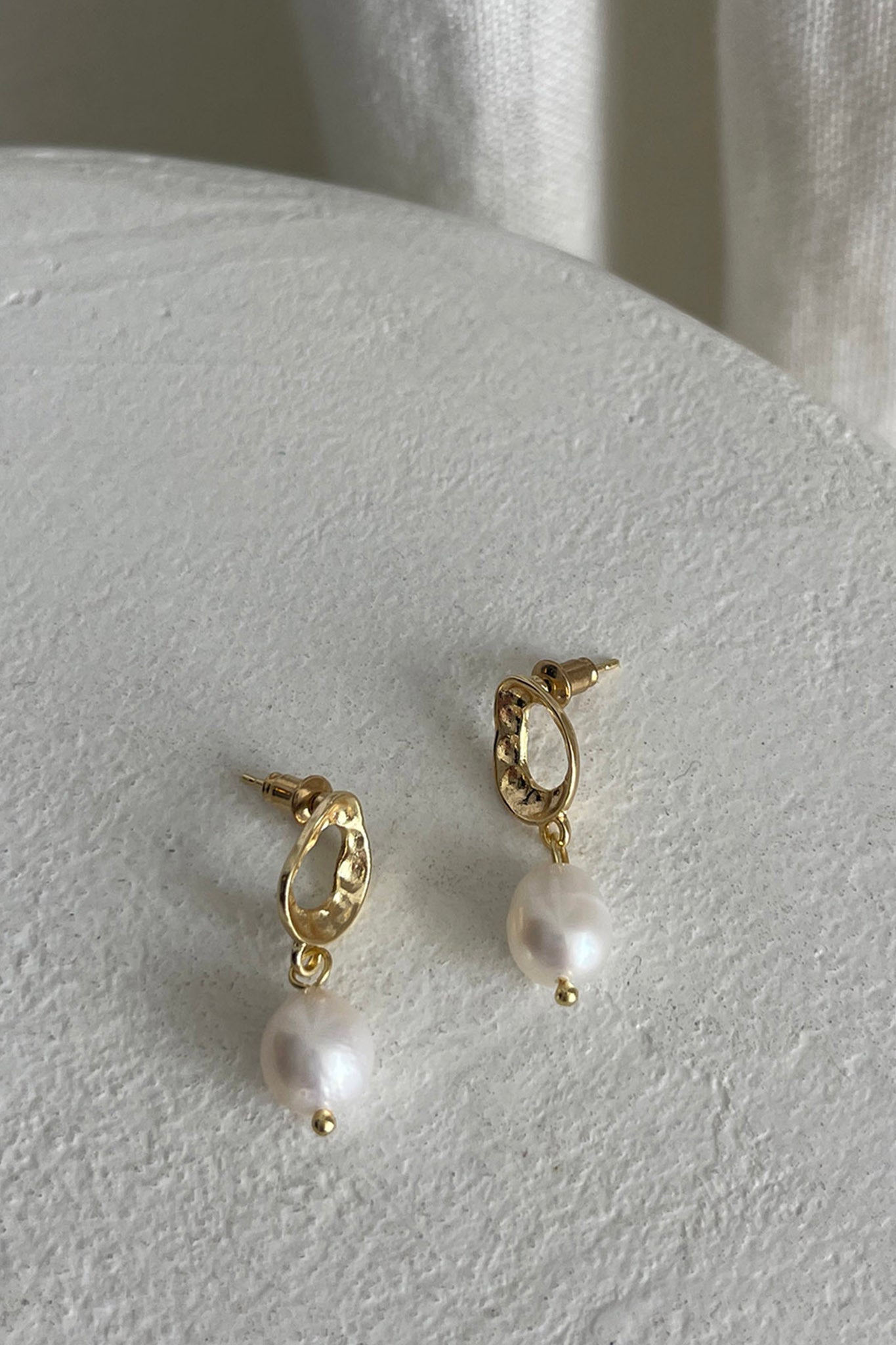 Boucles d'oreilles en perles dorées First Love