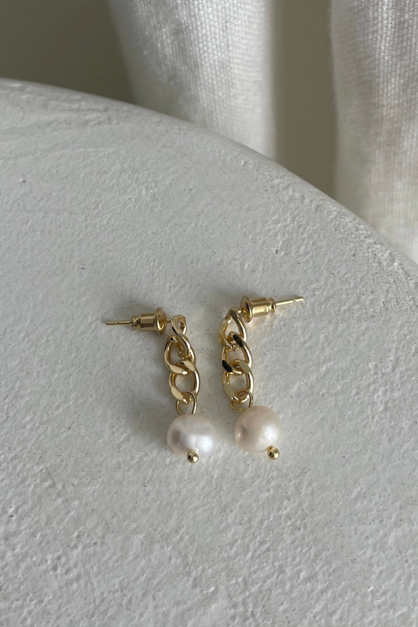 Boucles d'oreilles en chaîne avec goutte de perle Mabel Or