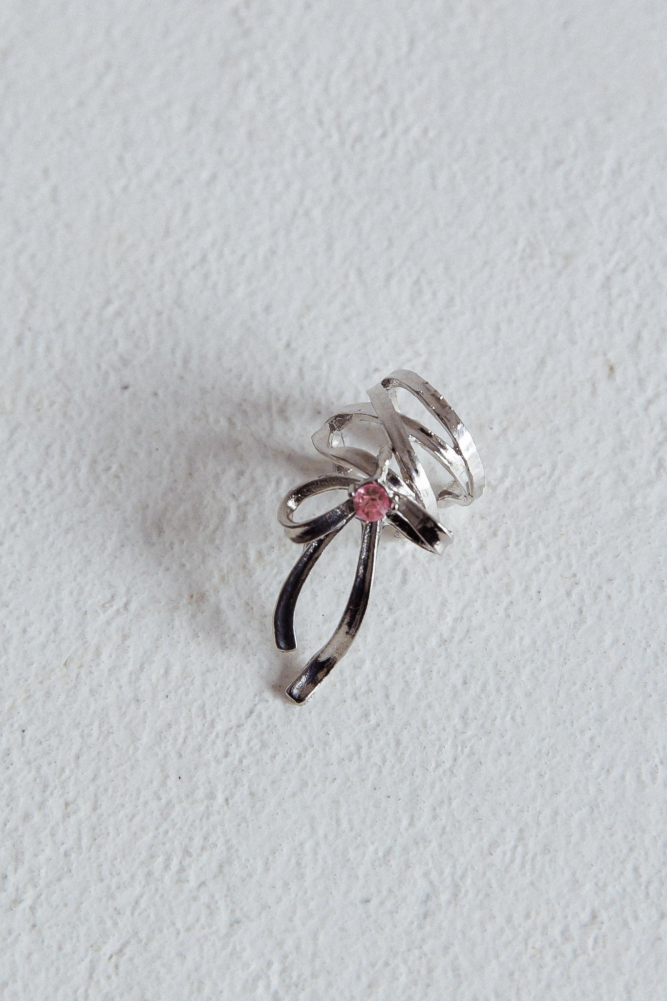 Bracelet d'oreille en strass avec nœud argenté