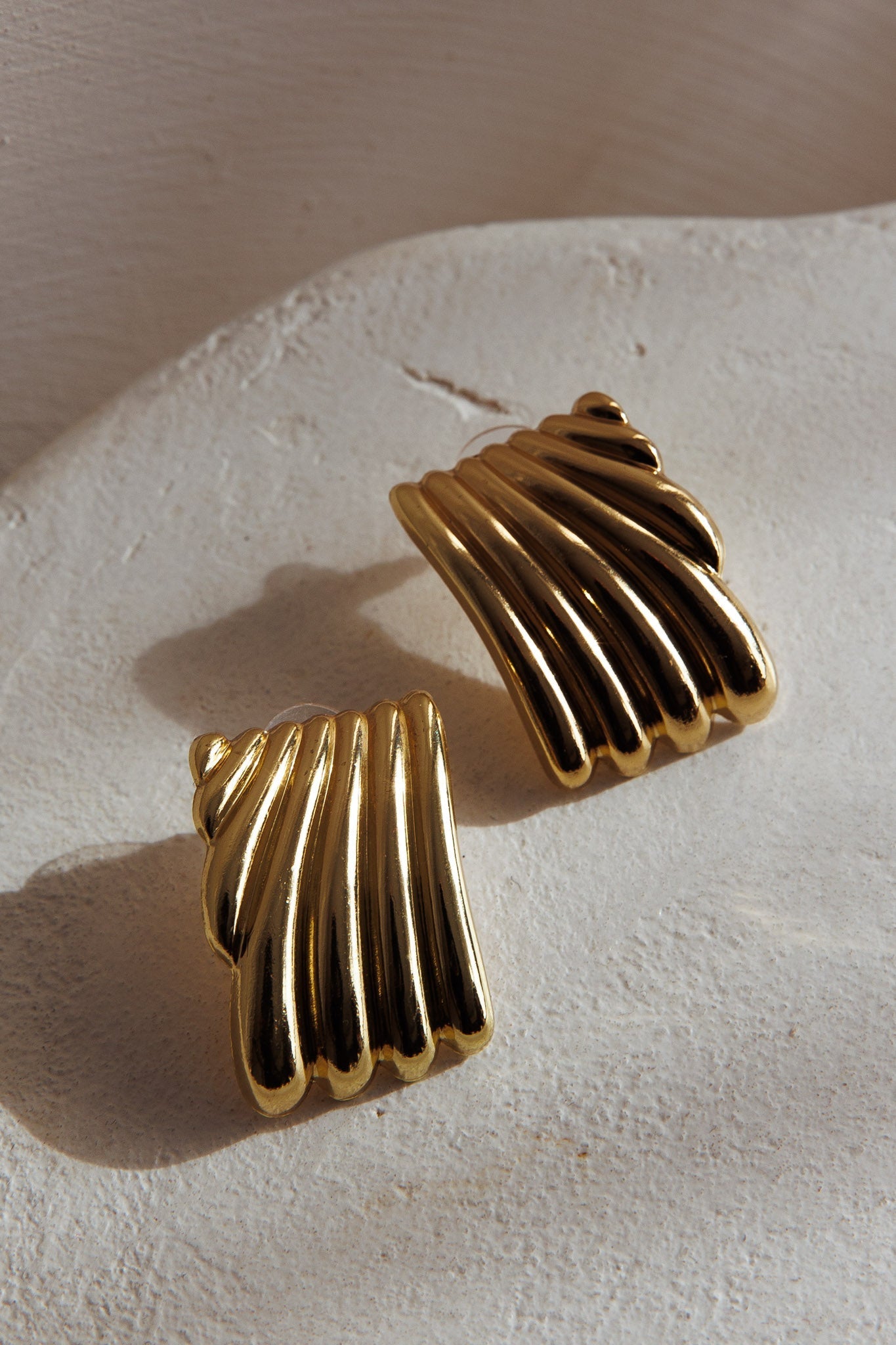 Boucles d'oreilles rectangulaires striées en or