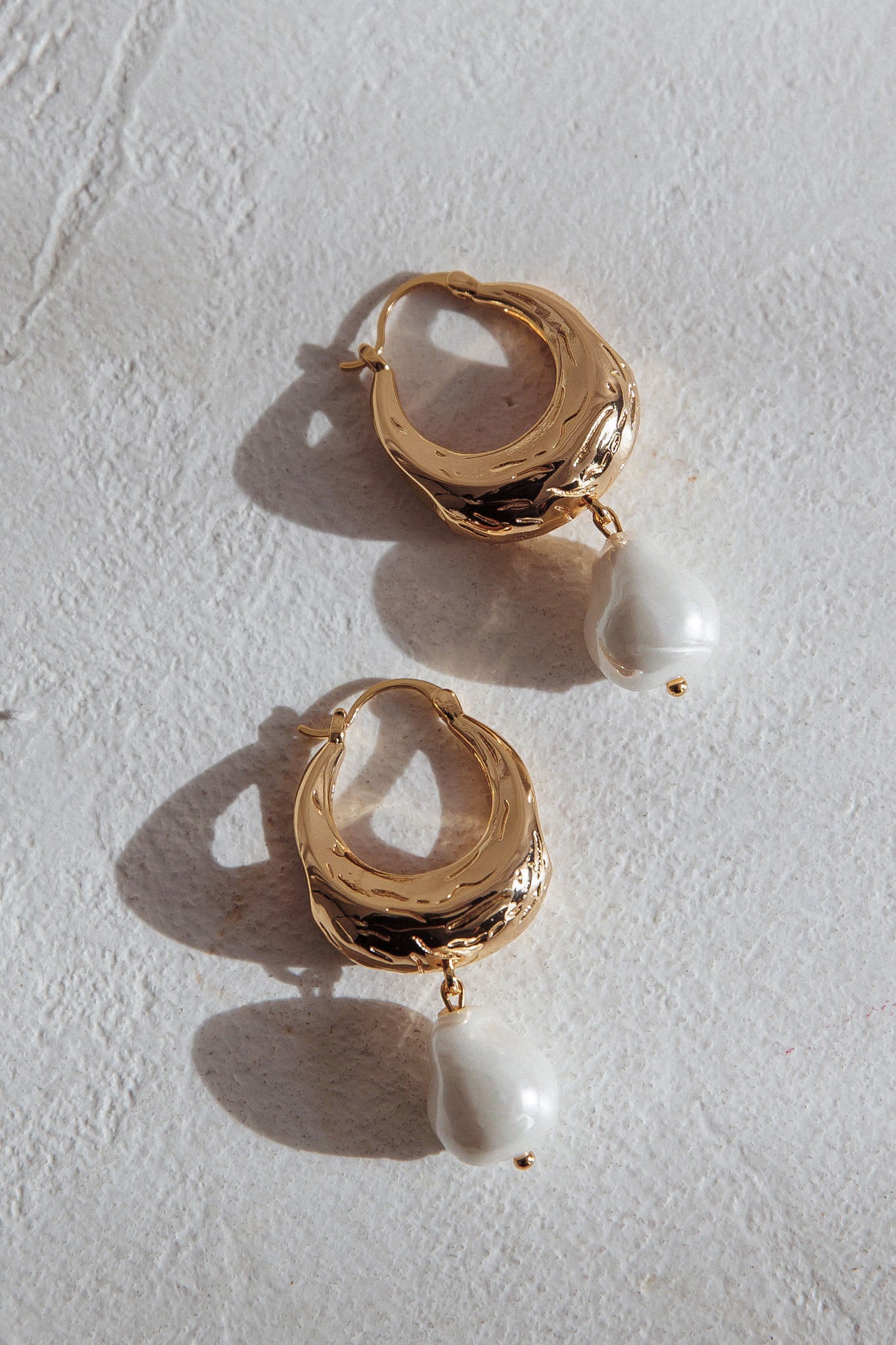 Boucles d'oreilles goutte en perles de sérotonine en or