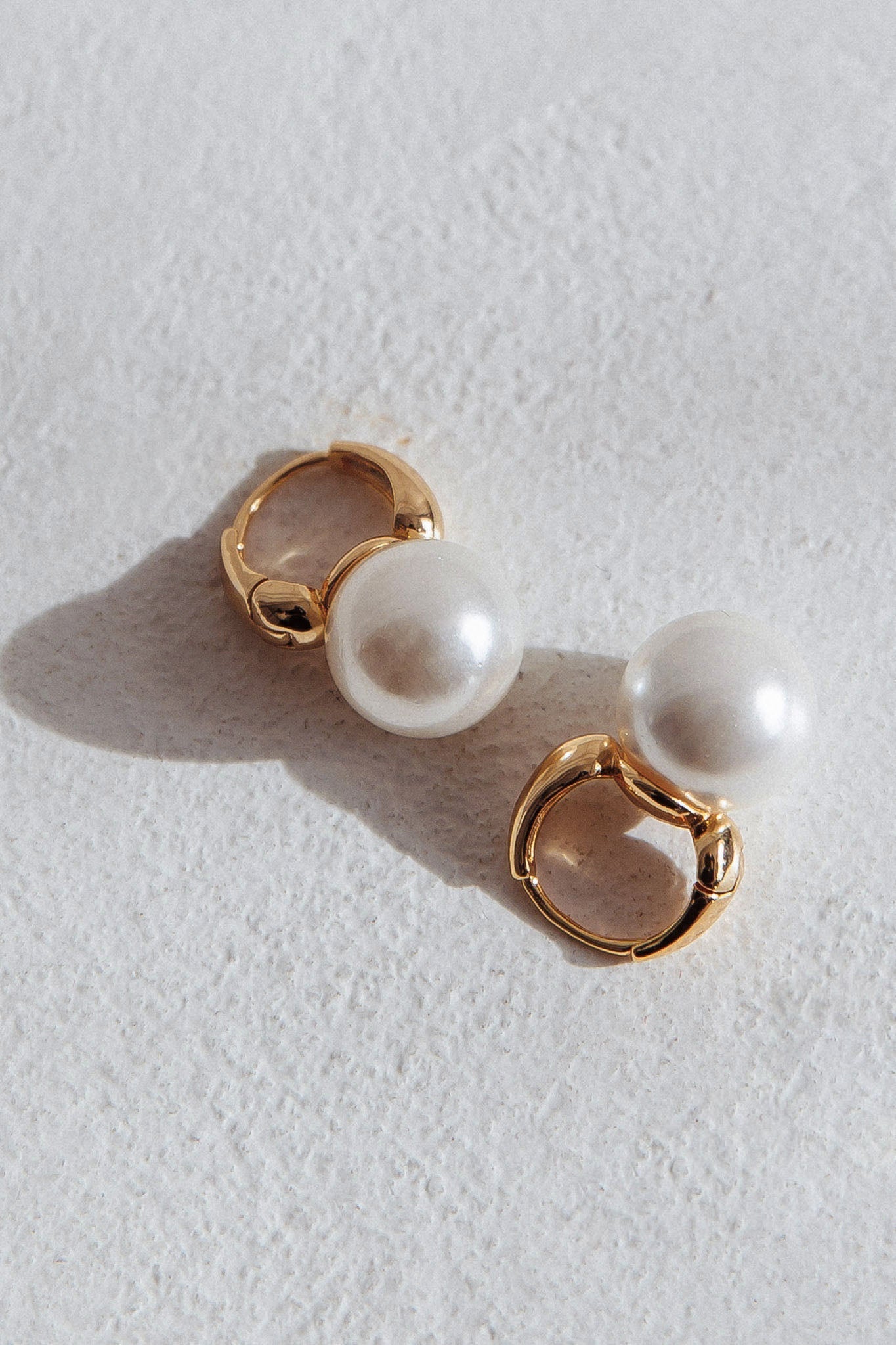 Boucles d'oreilles pendantes en perles dorées Taj