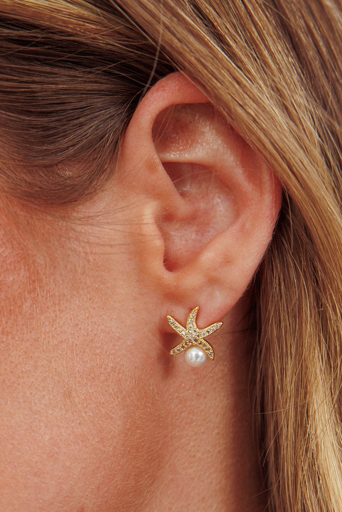 Boucles d'oreilles Étoile de Mer Éthérée avec Perle en Stud Or