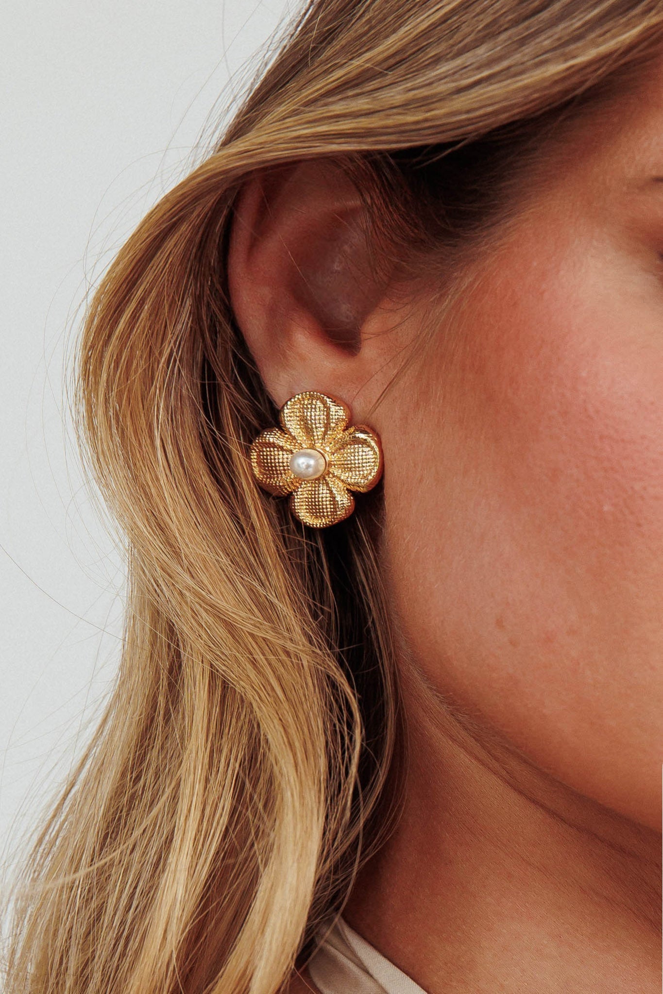 Boucles d'oreilles Fleur Power Perle Or