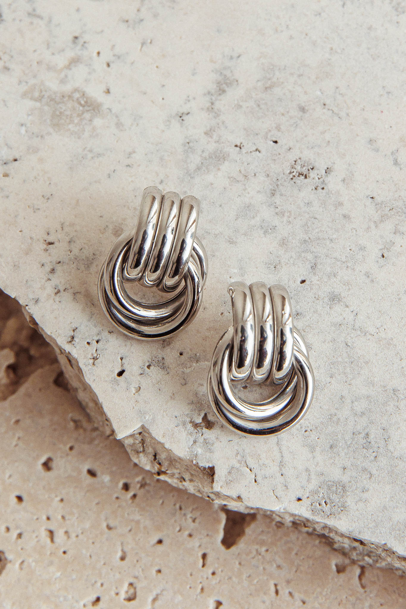 Boucles d'oreilles Shiloh Loop Argent Foncé