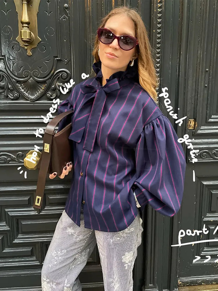 Élise | Chemise Rayée à Nœud et Col Montant