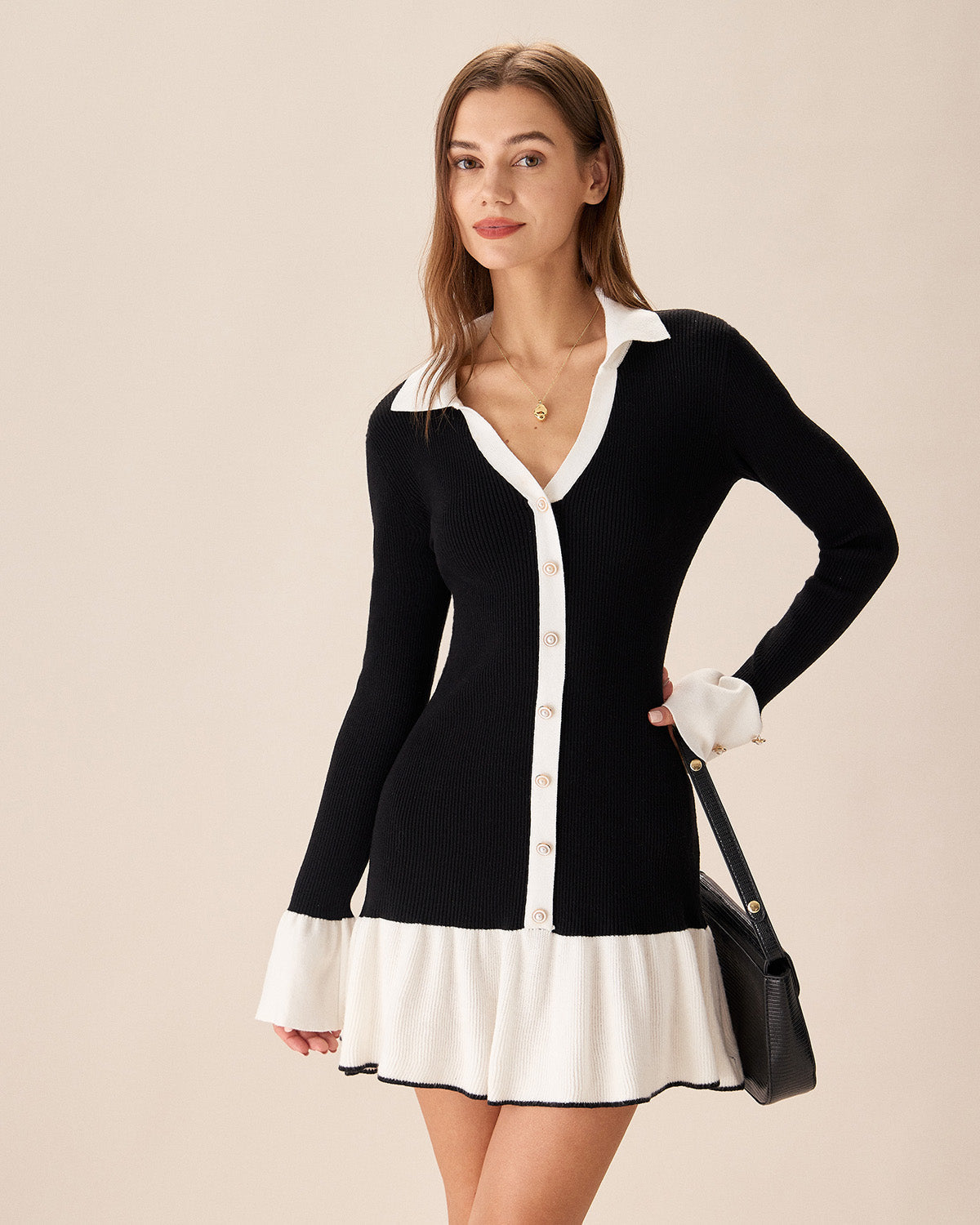 Elena | Robe Pull Noire à Manches Trompette